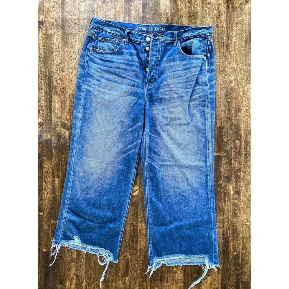 American Eagle Distressed Crop